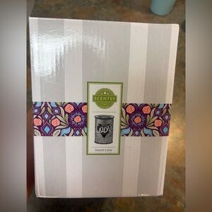 New Scentsy Sweet Love Wax Warmer